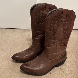 Leather cowgirl boots